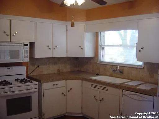 454 Sharon Dr — Photo 2