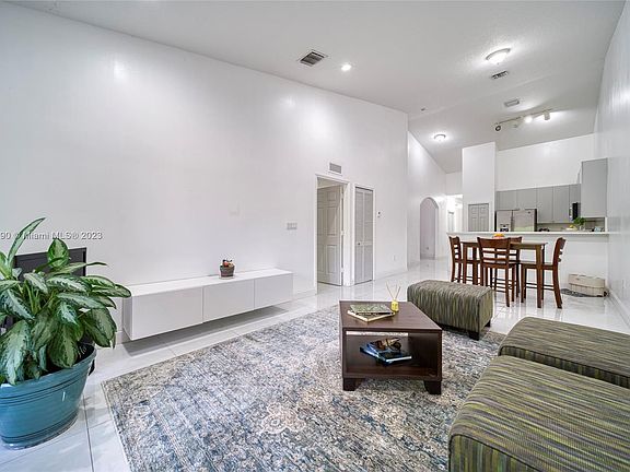 4th image of 3243 NE 11th Dr #3243