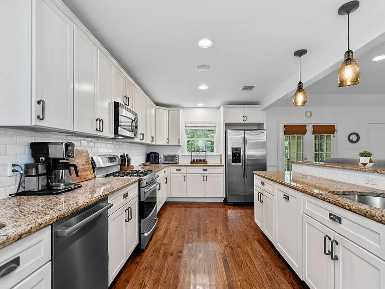 3305 Harris Park Ave — Photo 13