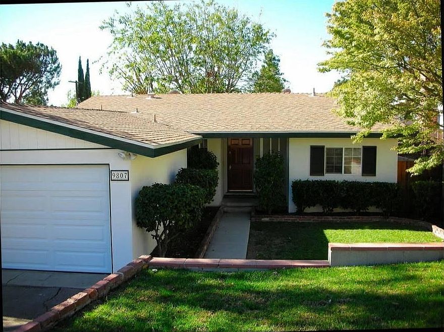 9807 Amanita Ave, Tujunga. CA 91042