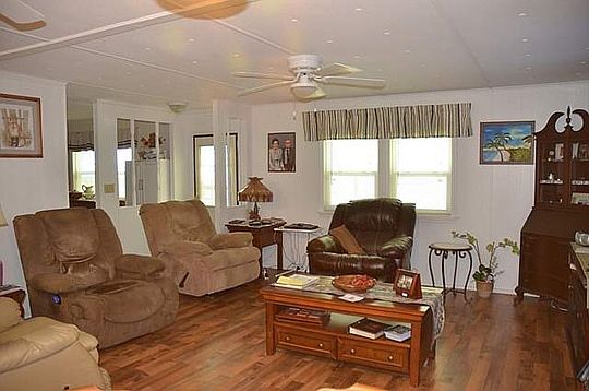 3rd image of 102 Christine Dr