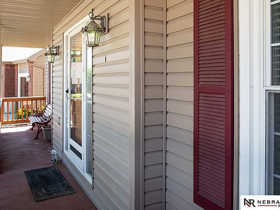 5th image of 15813 Manderson St