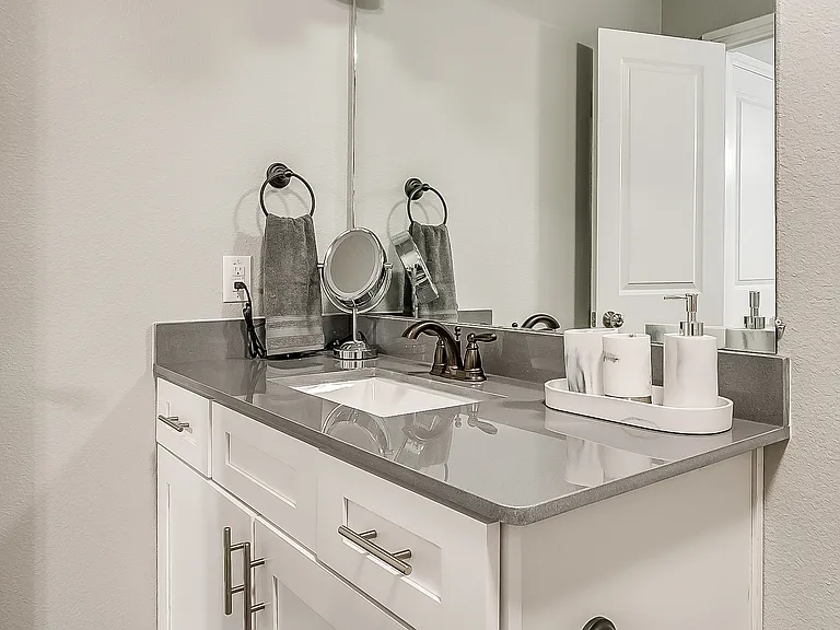 3809 Huntington Dr — Photo 32