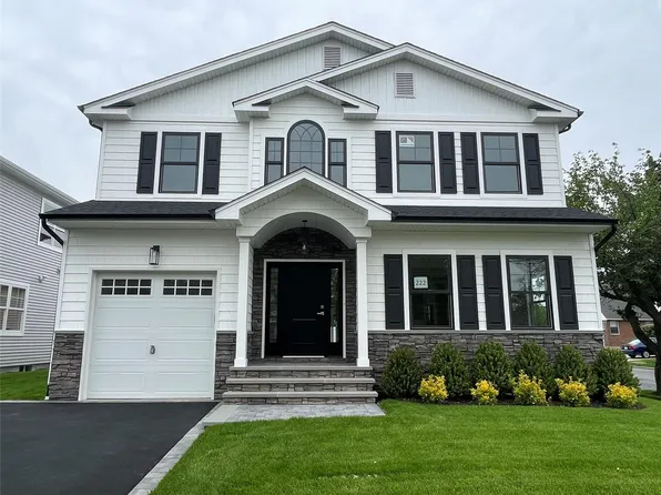 222 Latham Road, Mineola, NY 11501