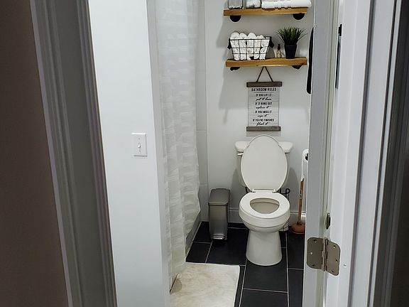 3rd image of 2409 W Washington Pl
