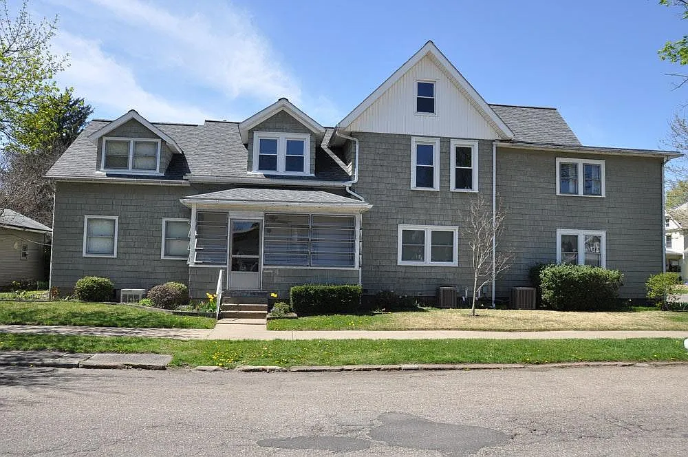 2 bed, 1424 sqft, $900 — Photo 1