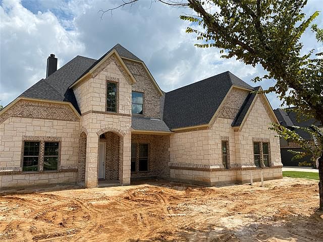 1st image of 116 Falcon Crest Dr