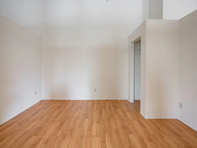 The Lofts at New Amsterdam — Photo 37