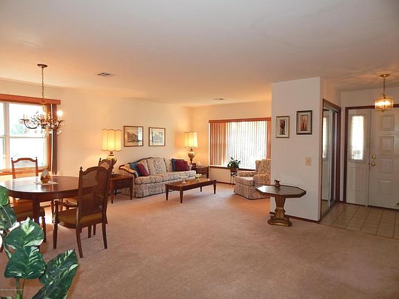 3rd image of 58 Prince Charles Dr