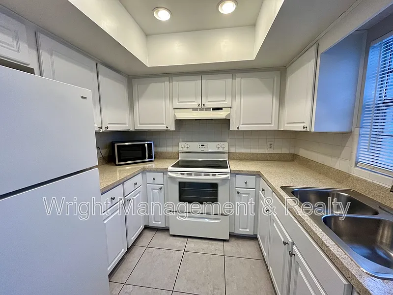 2 bed, 1.0 bath, 775 sqft, $1,800 — Photo 4