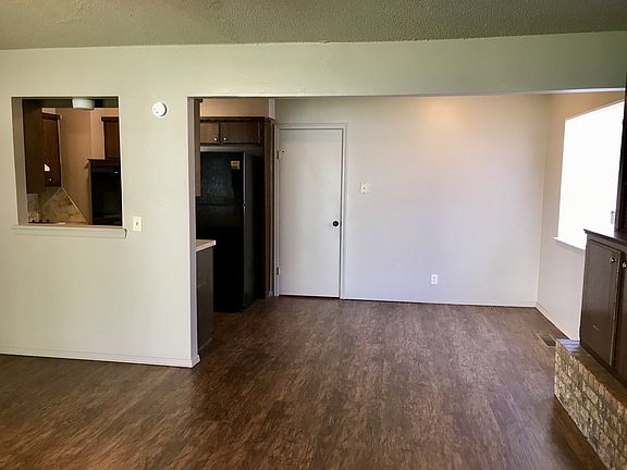 2nd image of 1913 Lakehurst Dr