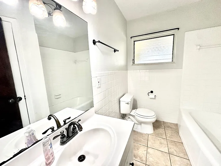 1727 Douglas Ave — Photo 9
