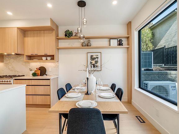 4th image of 359 Laval St #104