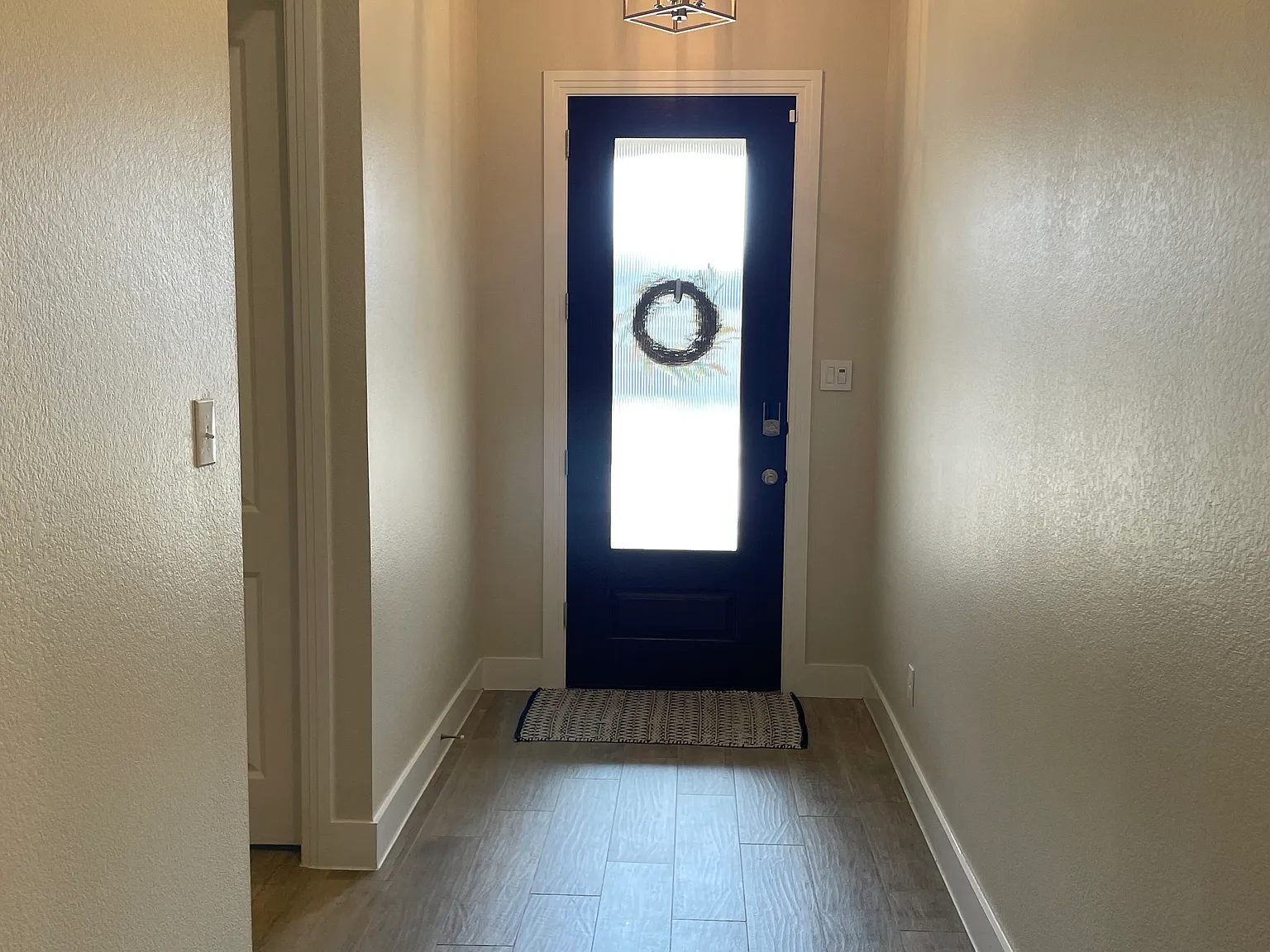 3 bed, 1906 sqft, $2,000 — Photo 2
