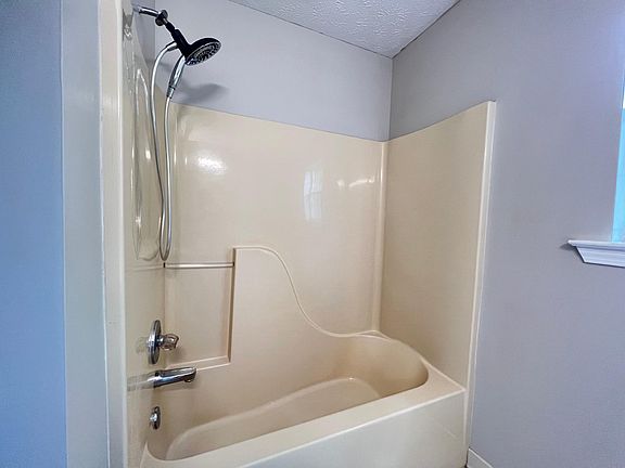 3rd image of 510 Saddlewood Dr