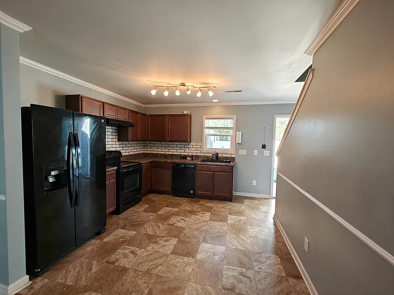 506 Directive Dr — Photo 4
