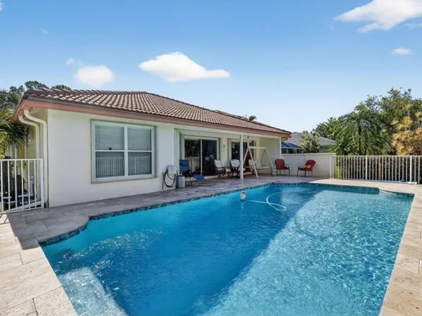 1520 S Club Dr, Wellington, FL 33414