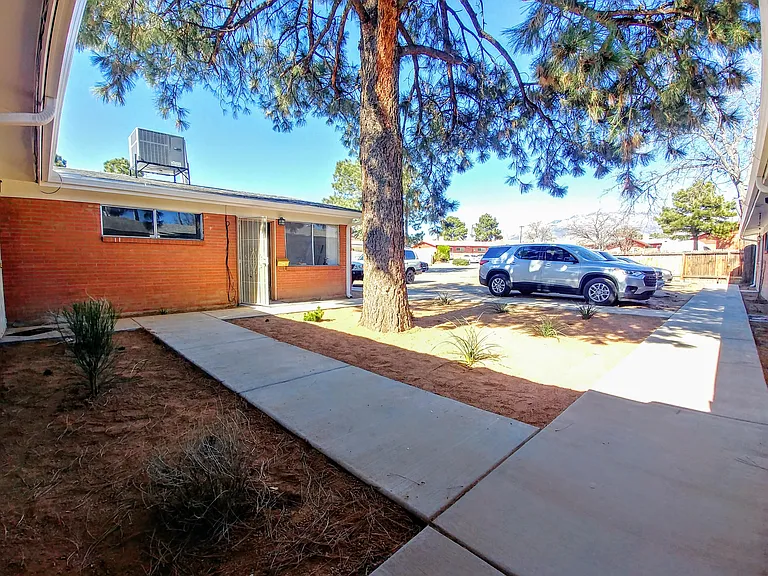 Contemporary, Loaded 2 Bed 2 Bath Apartment on Conchas Park — Photo 18