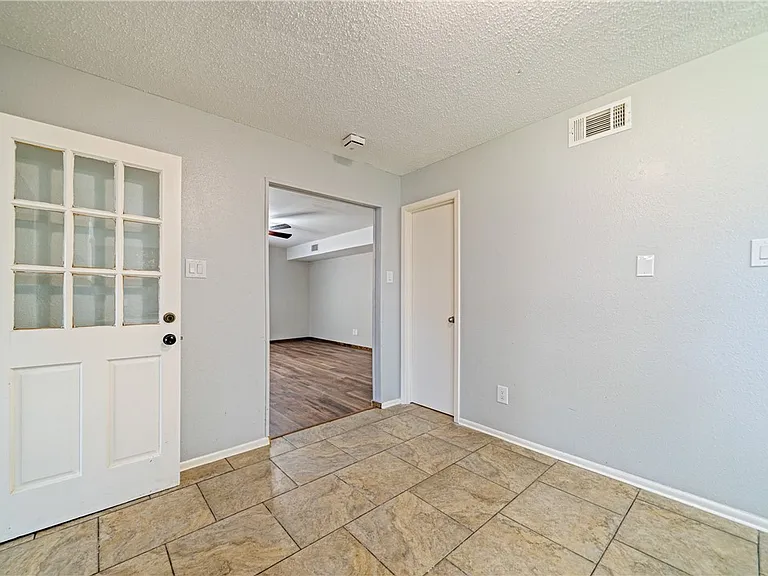 2445 Cricket Hollow St — Photo 15