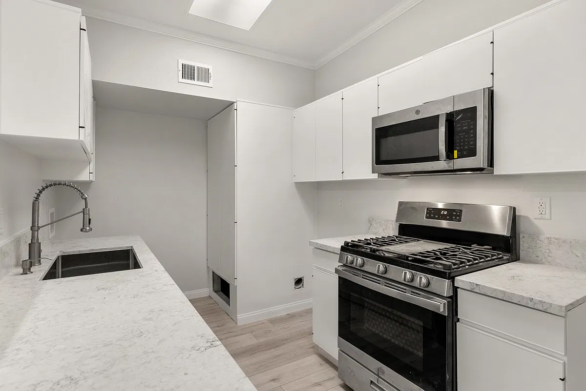 2 bed, 853 sqft, $2,650 — Photo 3