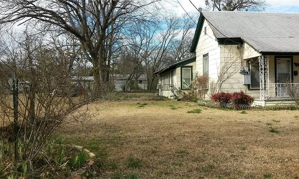 2nd image of 213 Braz St