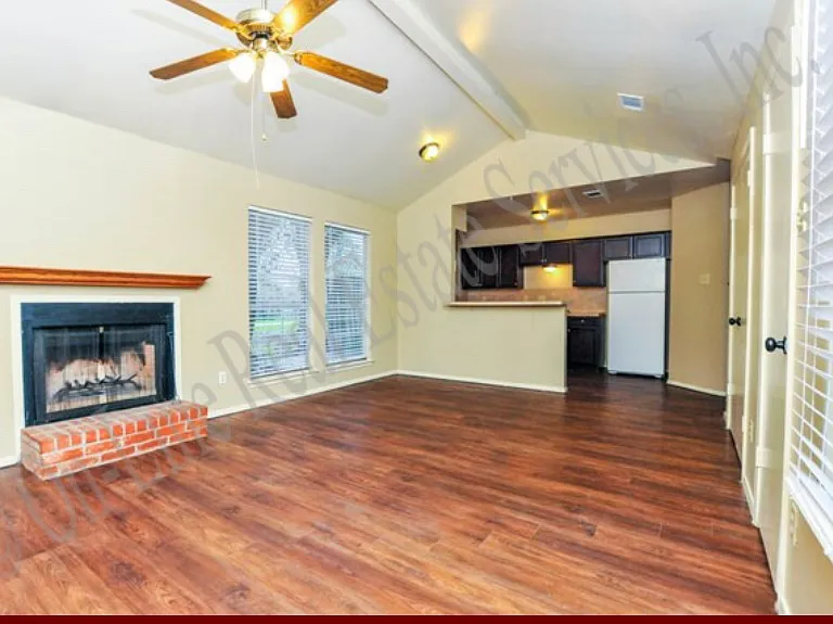 607 W Ridge Dr — Photo 3