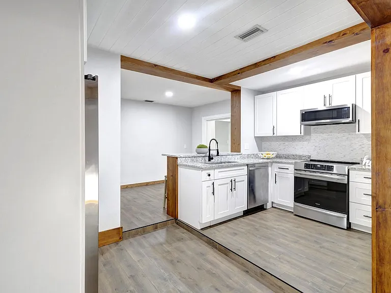 502 S Highland Ave — Photo 6