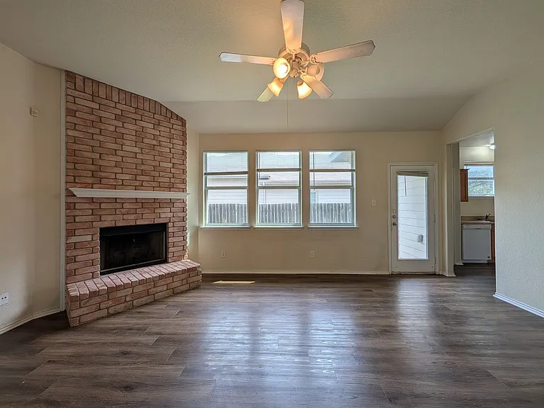 341 Placid Mdw — Photo 3