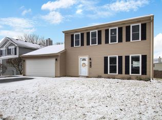 1078 Cliff View Ln, Carol Stream, IL 60188