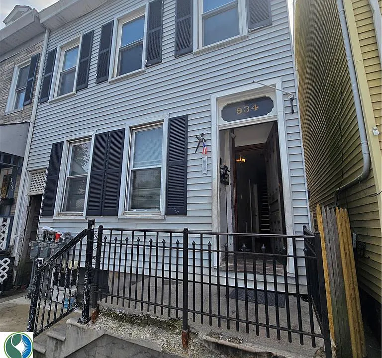 934 Ferry St #2F