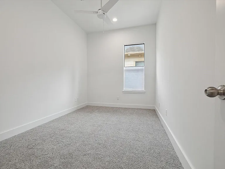 1105 W 21st St #B — Photo 19