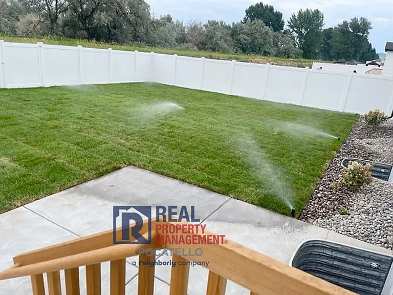 1620 Petersburg Dr — Photo 32