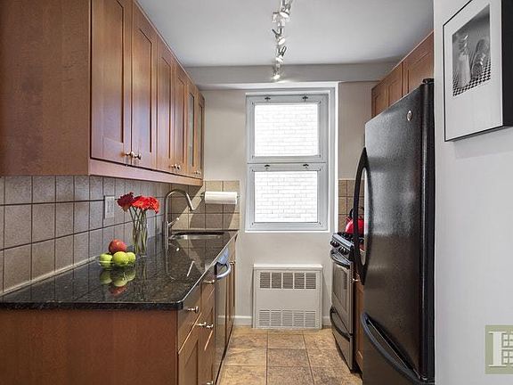 5th image of 7 E 14th St APT 1217