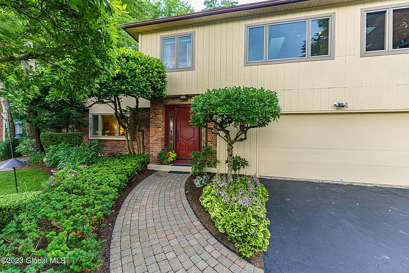 2nd image of 35 Sheffield Drive