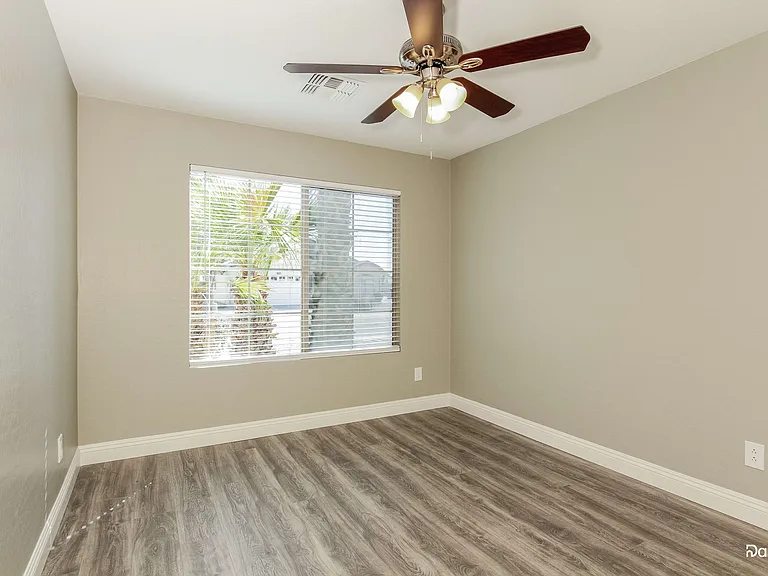 7005 S 31st Dr — Photo 12