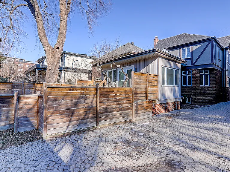 138 Fallingbrook Rd — Photo 37