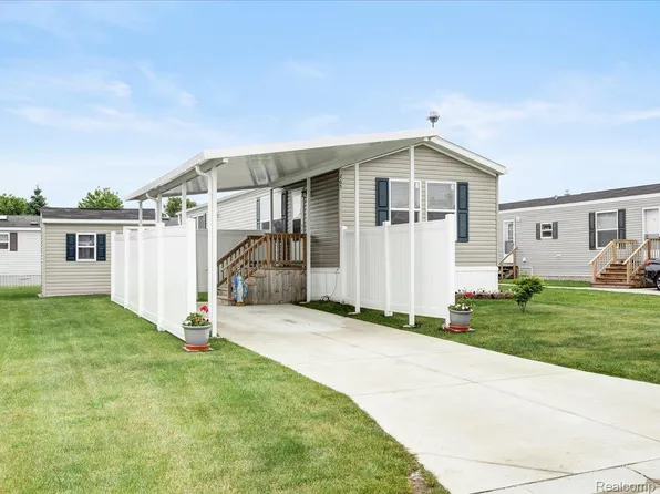 265 Westbrook Ct, Pt Huron, MI 48060