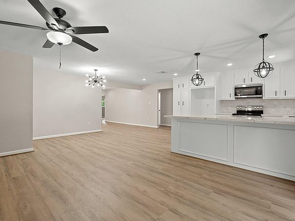 5th image of 15 N Amburn Rd