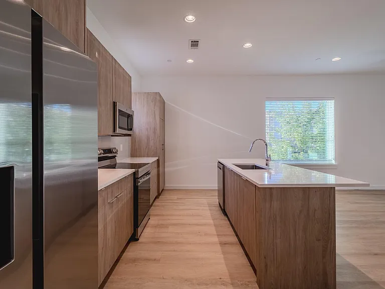 4911 Belmont Ave #13 — Photo 30