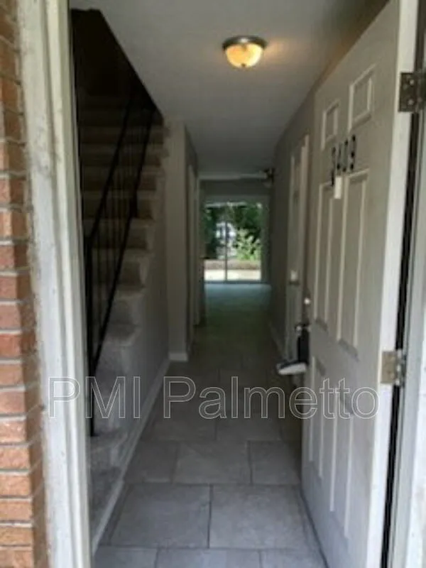 2 bed, 1.5 bath, 1025 sqft, $1,300 — Photo 2