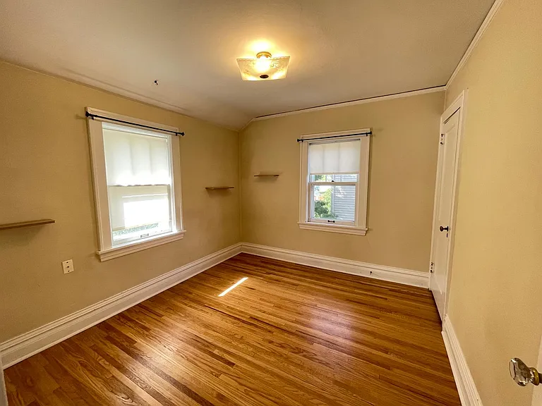226 W Kent Rd — Photo 14