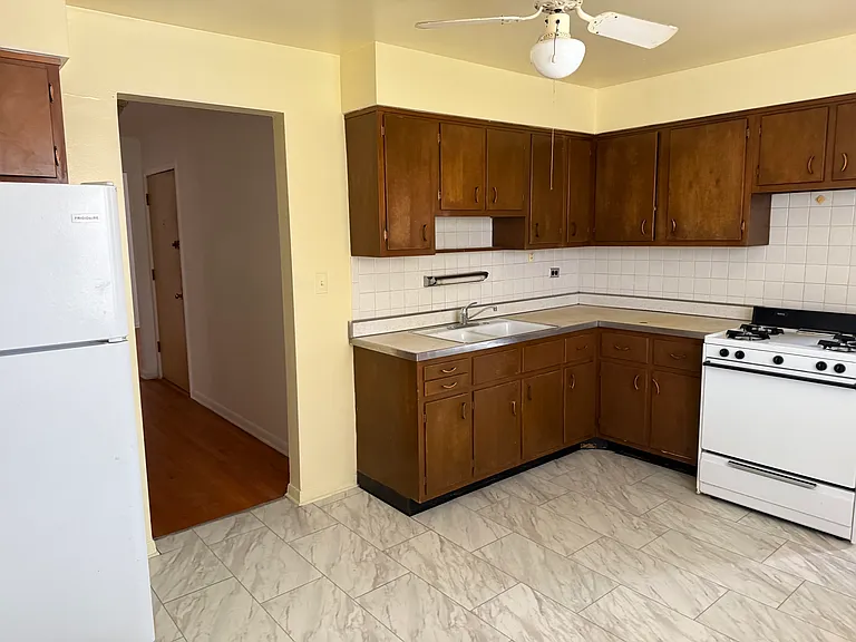 2626 W Greenleaf Ave #2-A — Photo 8