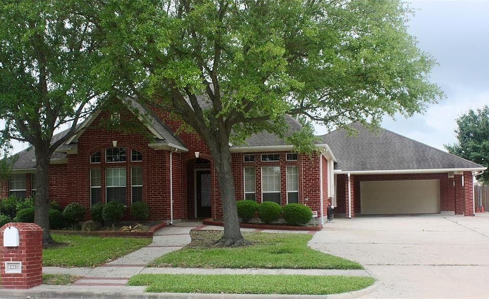 1st image of 2218 E Reata Dr