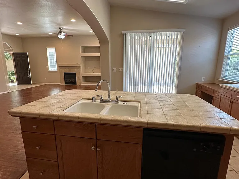 5541 N Plum Ln — Photo 8