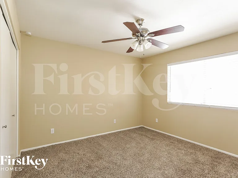 1633 W Charleston Ave — Photo 10