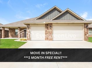 1305 Ridgeway Dr, Moore, OK 73160