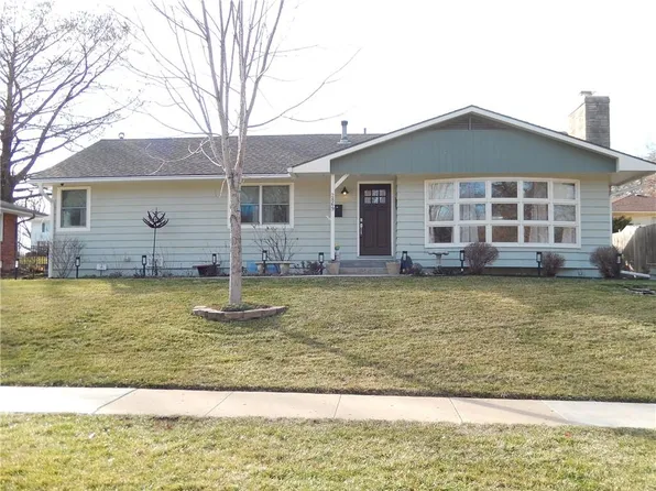 2869 SW College Ct, Topeka, KS 66611