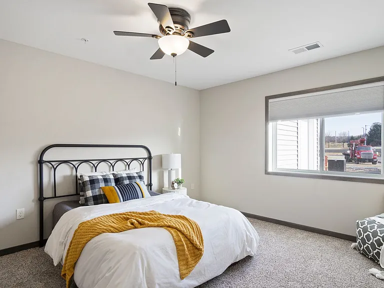 786 Peregrine Cir — Photo 94