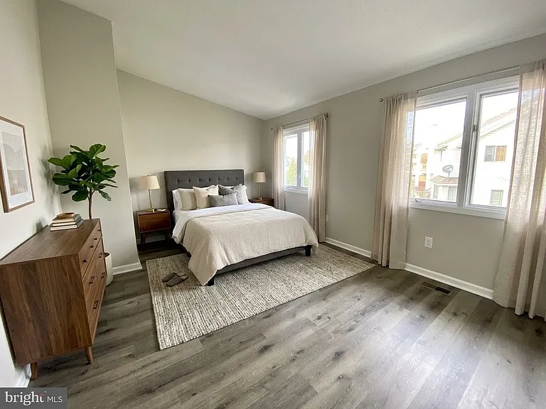 802 Marion Quimby Dr — Photo 4