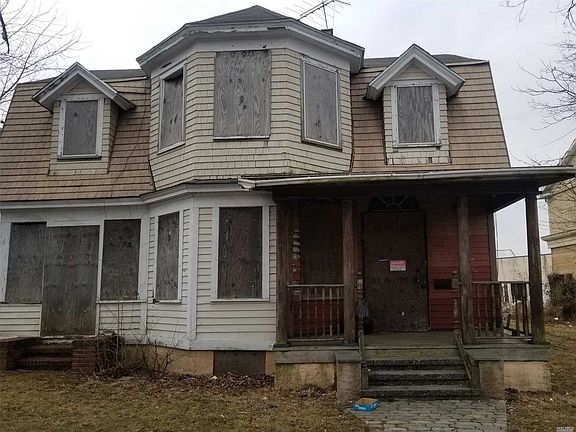 2nd image of 44 Albany Ave